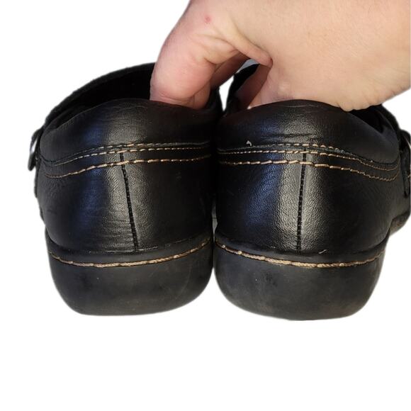 Clarks Black Leather Loafers Slip On Shoes Comfort Flats sz 7 - Picture 3 of 8